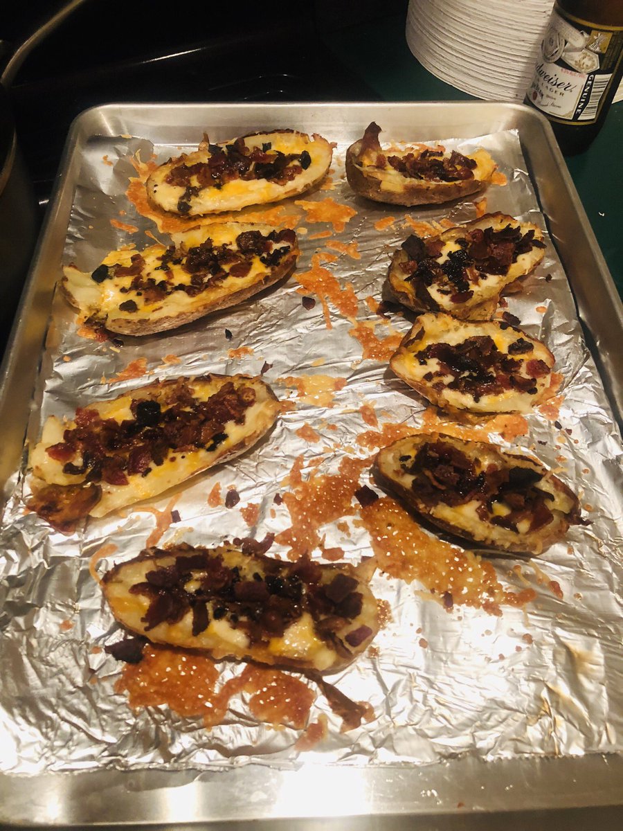 MathiasButs's tweet photo. When the boys lose, you ought to go and make some good food.
#ChefMatty
#PotatoSkins
#GoPackGo https://t.co/LnHEGgMrCo