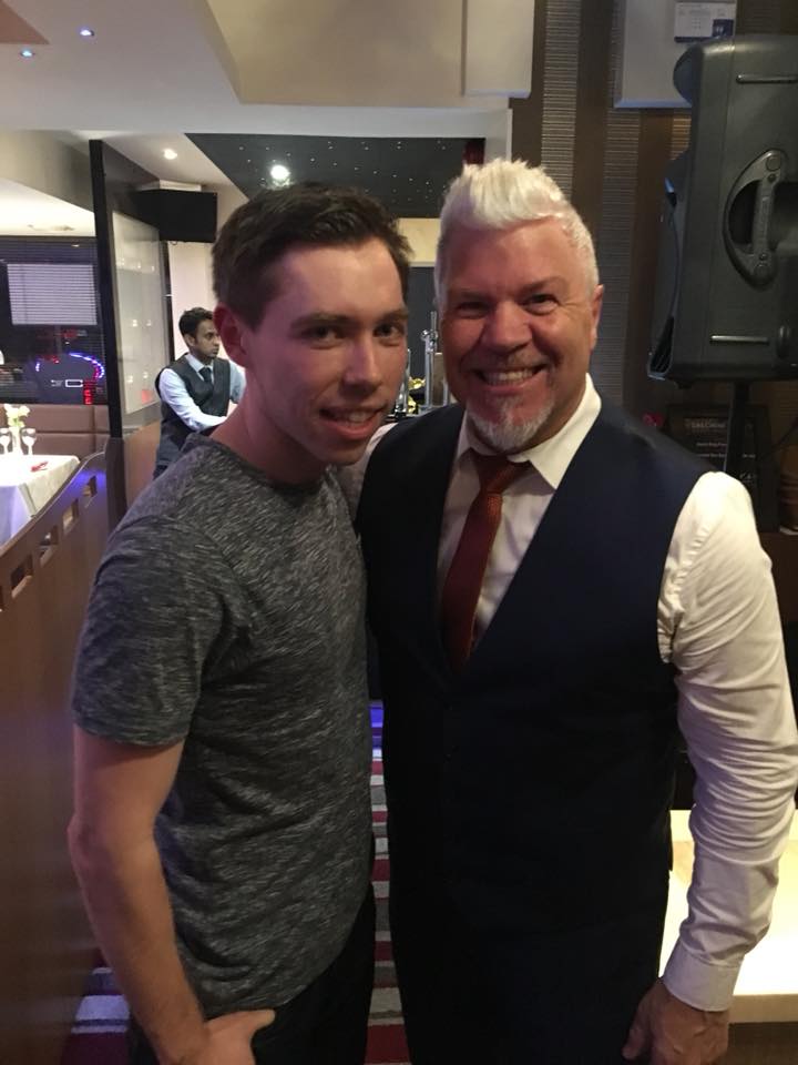 Out with the family having an indian meal and we're suddenly treated to an awesome Soul &amp; Motown set from the very talented Steve Charles. A super nice guy as well who was more than happy to have a picture taken. A great evening, loved it! :)

<a href="/stevecharles6/">Steve Charles</a> #stevecharles #singer