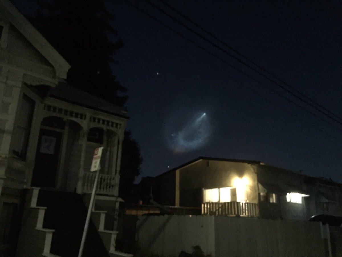 michaelhauser's tweet photo. Just saw this strange light in the sky in Alameda. Didn’t seem like a plane. Rocket launch? https://t.co/PBtQ3RCbY6