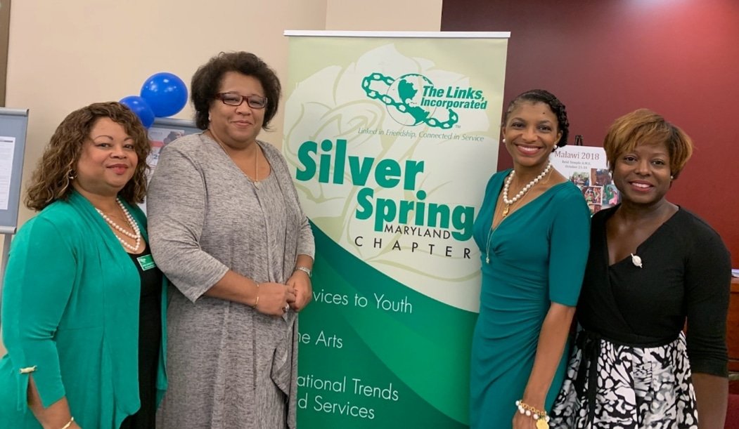SSLinks1972's tweet photo. President Pamela Young and members of The Silver Spring (MD) Chapter of The Links, Incorporated continued Voter Registration efforts today
at Reid Temple Church!
#OurVoiceOurVoteOurPower
#SilverSpringLinks #PatuxentRiverLinks
#LinksInc #EALinksInc #LinkedUpToGetOutTheVote https://t.co/5aczZUXOiq