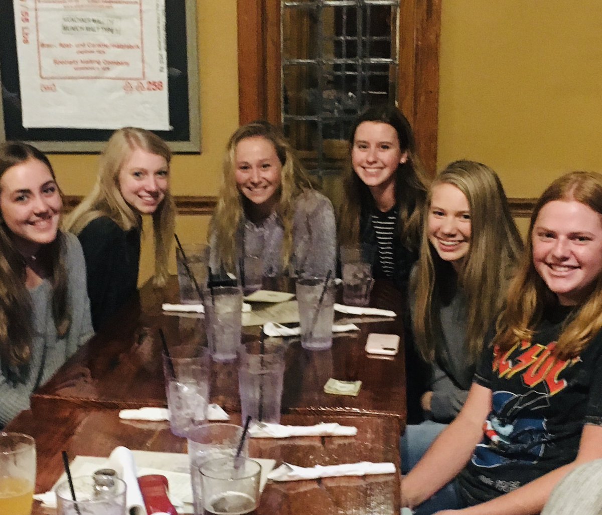 RuralGolf's tweet photo. Regional dinner together ! #tradition #postseasongolf ⛳️🏌🏼♀️🏌🏻♀️ https://t.co/UjHmQhmuVq