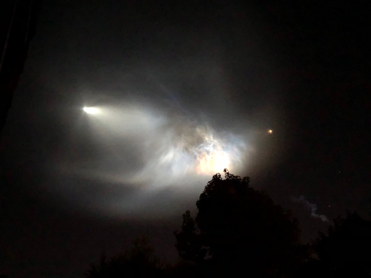 RomeroMls's tweet photo. Wow! Just saw the rocket carrying the satellite take off from Vandenberg AFB! Satellite on left and booster on the right! The booster will return to VAFB! What a sight! I love Science! https://t.co/FEwxjtcnIr