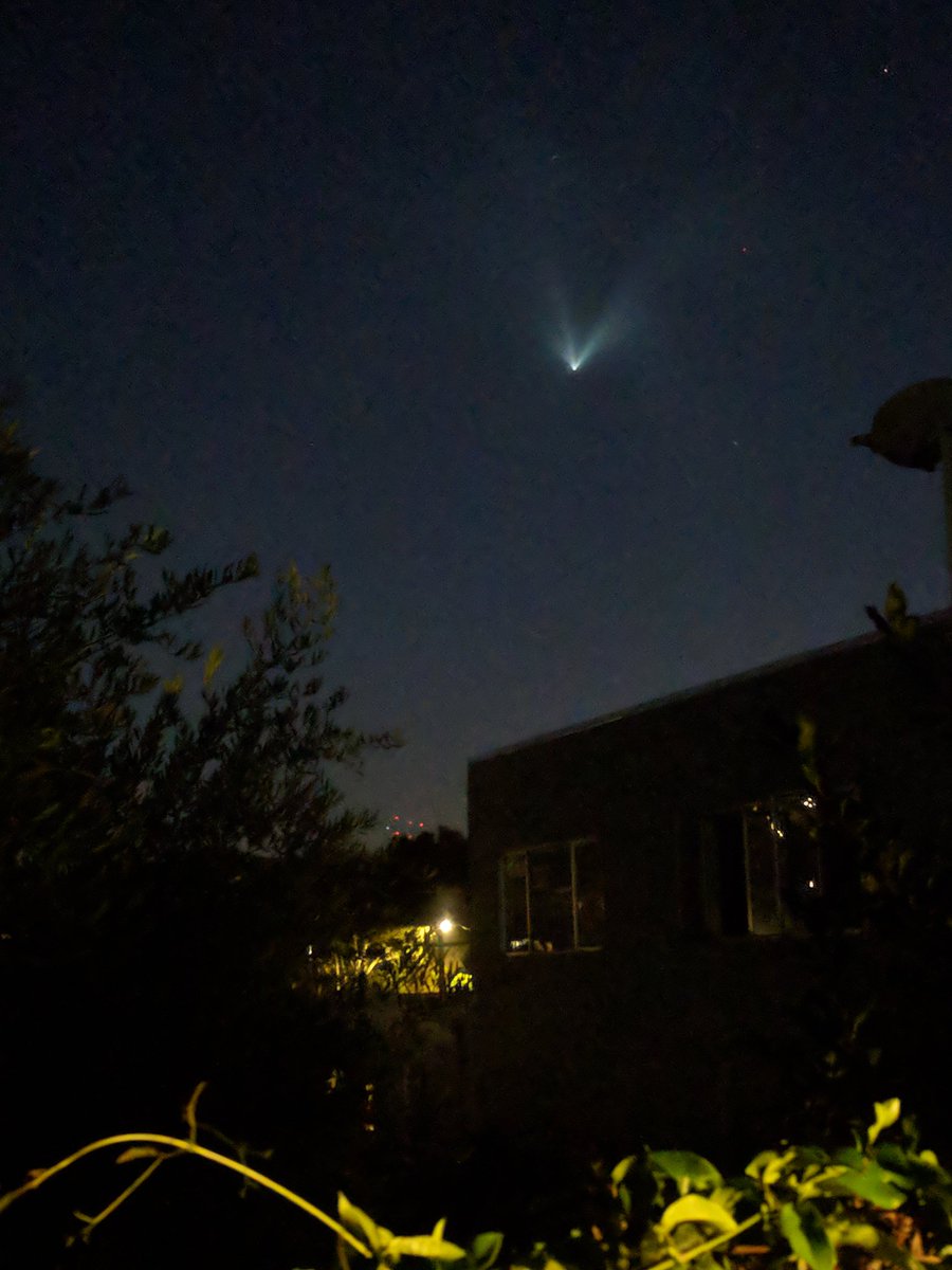 kitsande's tweet photo. I saw the weird light! It was so bright! What the heck! #weirdlight #sf #ufo https://t.co/NR3yXWu7qm