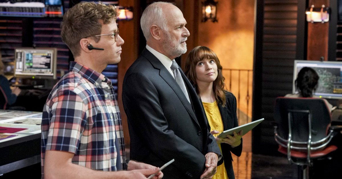 NCISLA's tweet photo. Don't miss the second episode of the season! Stream #NCISLA live with @CBSAllAccess: https://t.co/nWE2Fpmi5G https://t.co/cSvgjysb66