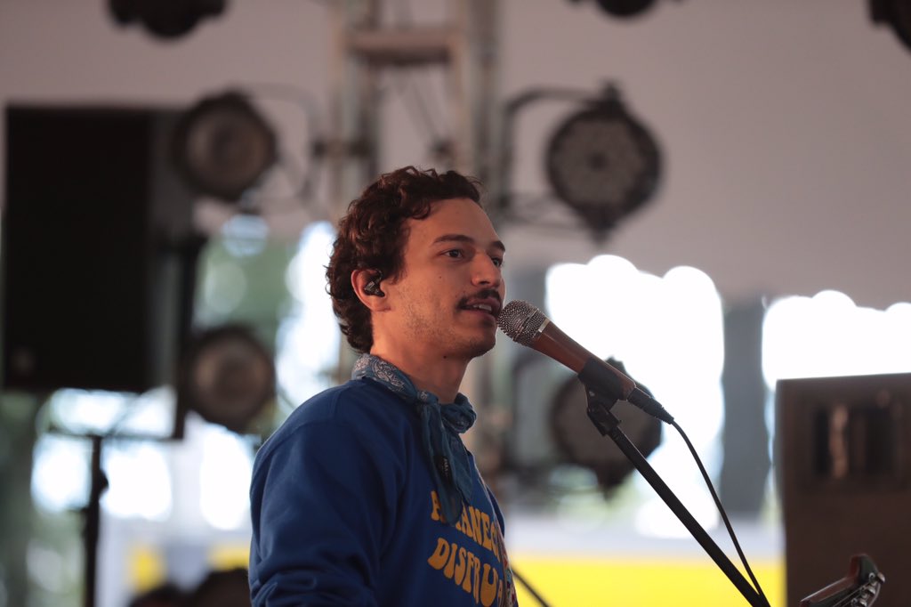 Filem_Mx's tweet photo. Con la gran alegría y energía de @elcaloncho cerramos esta #Filem2018 ante miles de personas que cantaron y bailaron en la Alameda de Toluca. #LibroVivo https://t.co/nwAlscs5oG
