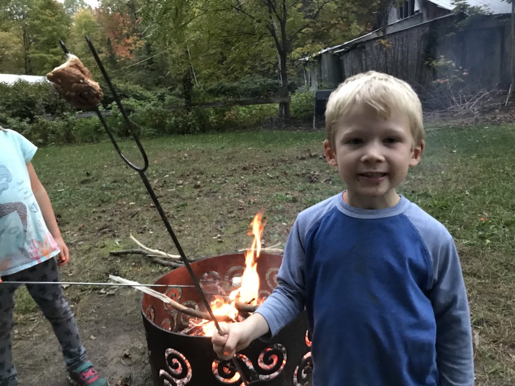JackiWithAnI's tweet photo. Getting innovative with our s’mores! #OatmealChocolateChipSmore #Thanksgiving #LongWeekend #BackyardCampfire #McPGatsby https://t.co/jNZOcdRcbQ