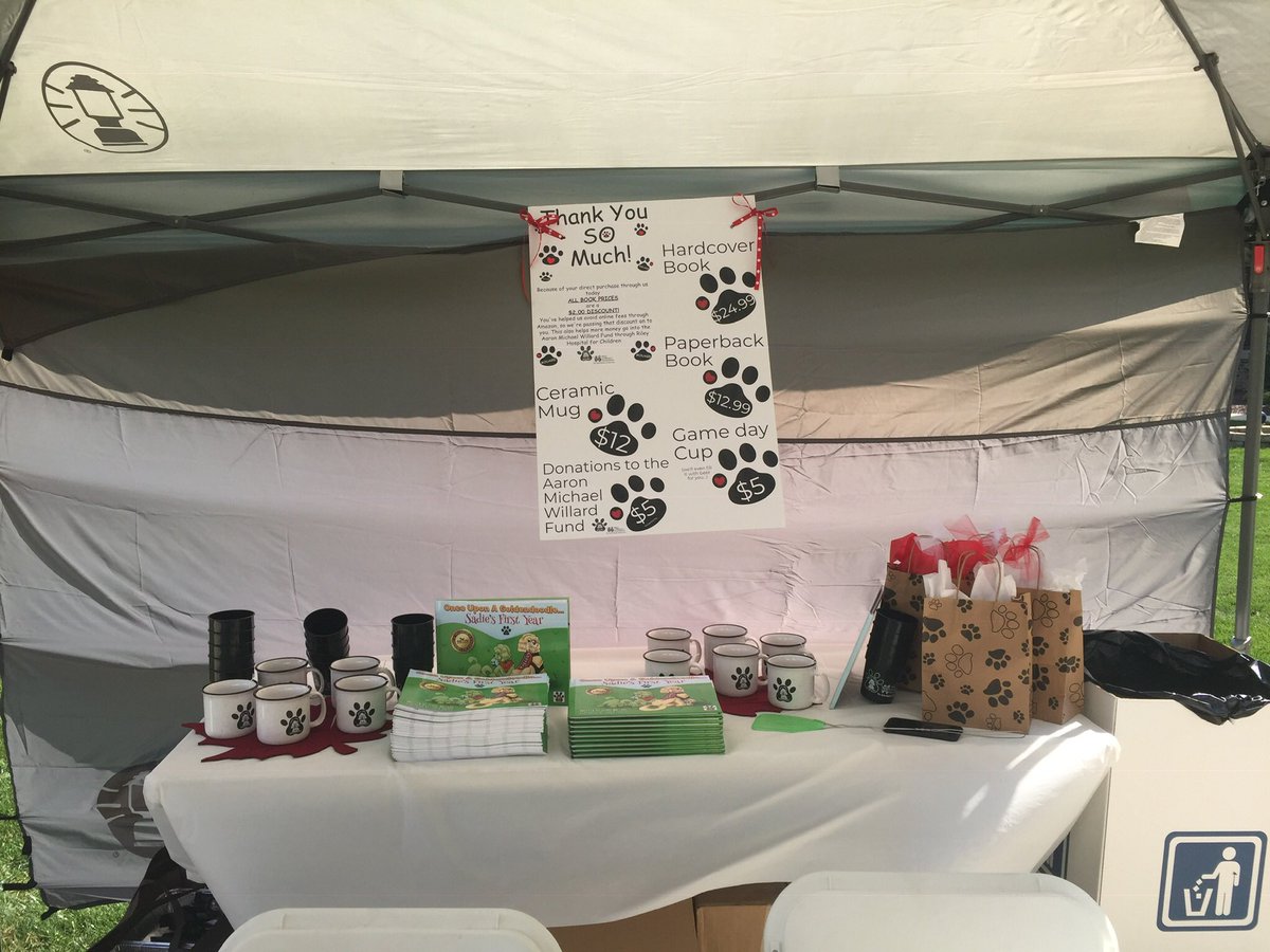OUAGDBooks's tweet photo. Cookies, set up prep, &amp; party time! 🎈🎉🐾❤️
Through purchases &amp; generous donations the Aaron Michael Willard Fund received dollars to help families with critically ill children. 
Thank you to everyone who came and supported us during this day!
#dogsforacause #charity #pawty https://t.co/PgupUyMtCK