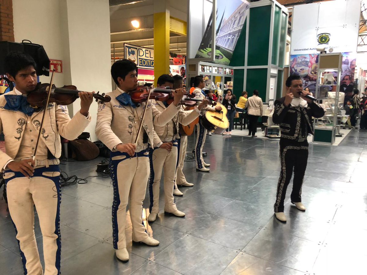 Filem_Mx's tweet photo. El Mariachi Universitario nos deleita con música en este último día de feria.
Este es un agradecimiento para los expositores que participaron con nosotros durante la #Filem2018. #LibroVivo https://t.co/OVGRb0rAiP
