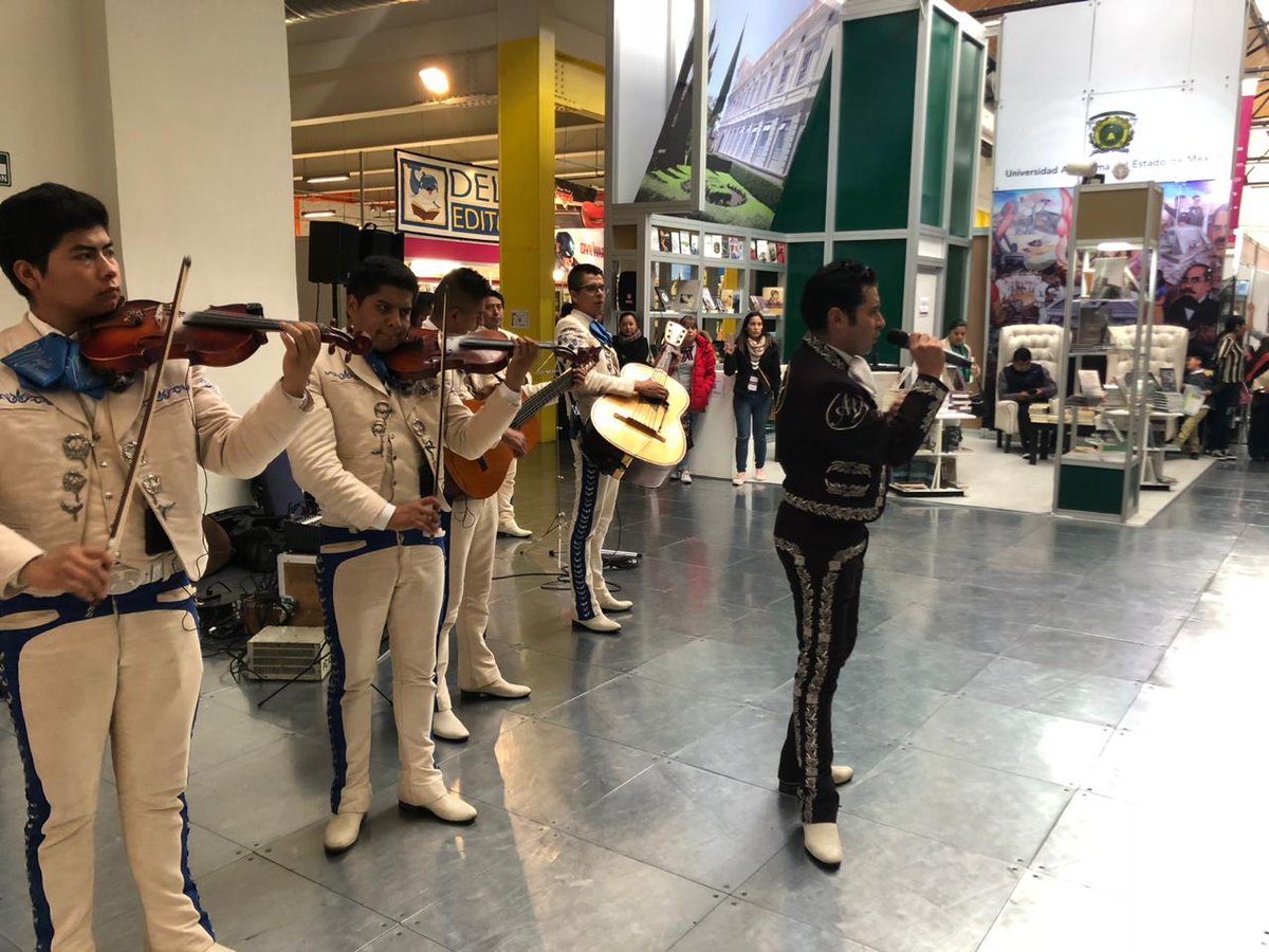 Filem_Mx's tweet photo. El Mariachi Universitario nos deleita con música en este último día de feria.
Este es un agradecimiento para los expositores que participaron con nosotros durante la #Filem2018. #LibroVivo https://t.co/OVGRb0rAiP