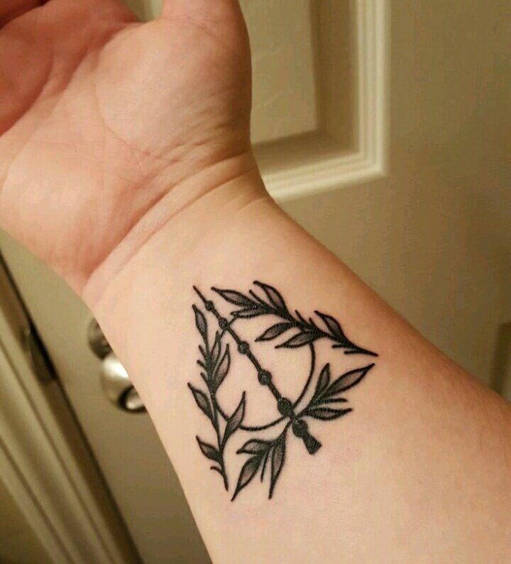 bestpicofshawn's tweet image. you should get any of these @ShawnMendes in honor of HP