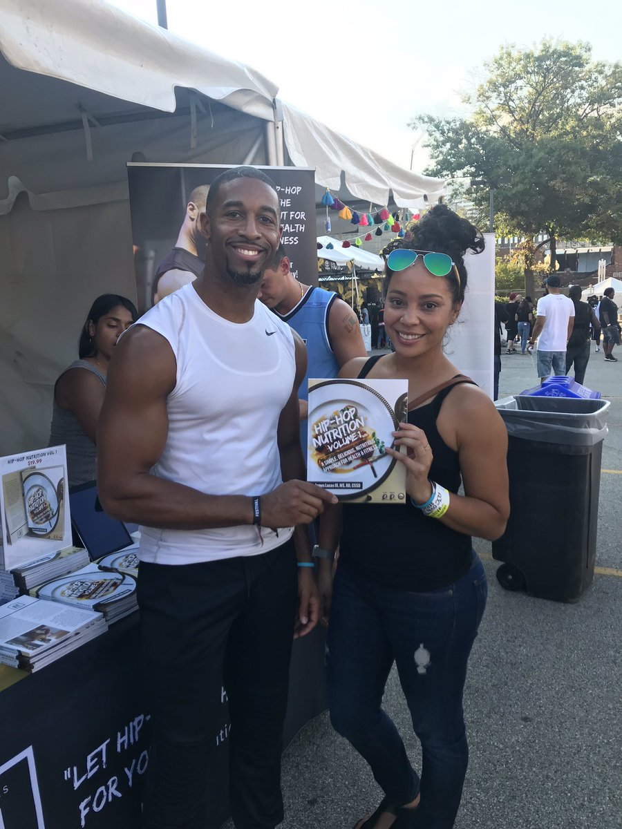 jlucasnutrition's tweet image. If you’re in #ATL and you’re not @A3C tonight...you’re missing out! This place is on 🔥! Get here...swing by Booth 4 and grab a treat from my new ‘Hip Hop Nutrition - Volume I’ cookbook! #FirstCome ##FirstServed  #ATL