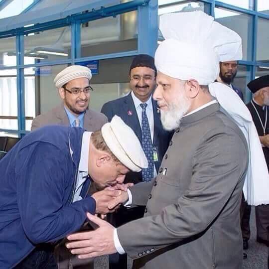 StudentOfAhmad's tweet photo. My beloved Imam Hadhrat Mirza Masroor Ahmad (aba) The Khalifa of the believers will be visiting USA this month. May Allah Bless this tour and bring unlimited blessingsz

I’m extra happy that we will get to see our beloved Imam with his brother (Amir sahib USA) 

#MuslimHope https://t.co/12YYuQPXTe