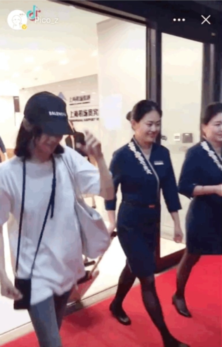 YangShuangPH's tweet photo. When she recently wore a cap similar to his. The feels on this one. ๐
Balenciaga, thanks for giving us this sugar. ๐ท
#YangYang #ZhengShuang #YangShuang #YangShuangPH #้็ฝ #ๆจๆด #ๆด็ฝ #LoveO2O #LoveO2OonGMA https://t.co/emWSU9tJNW