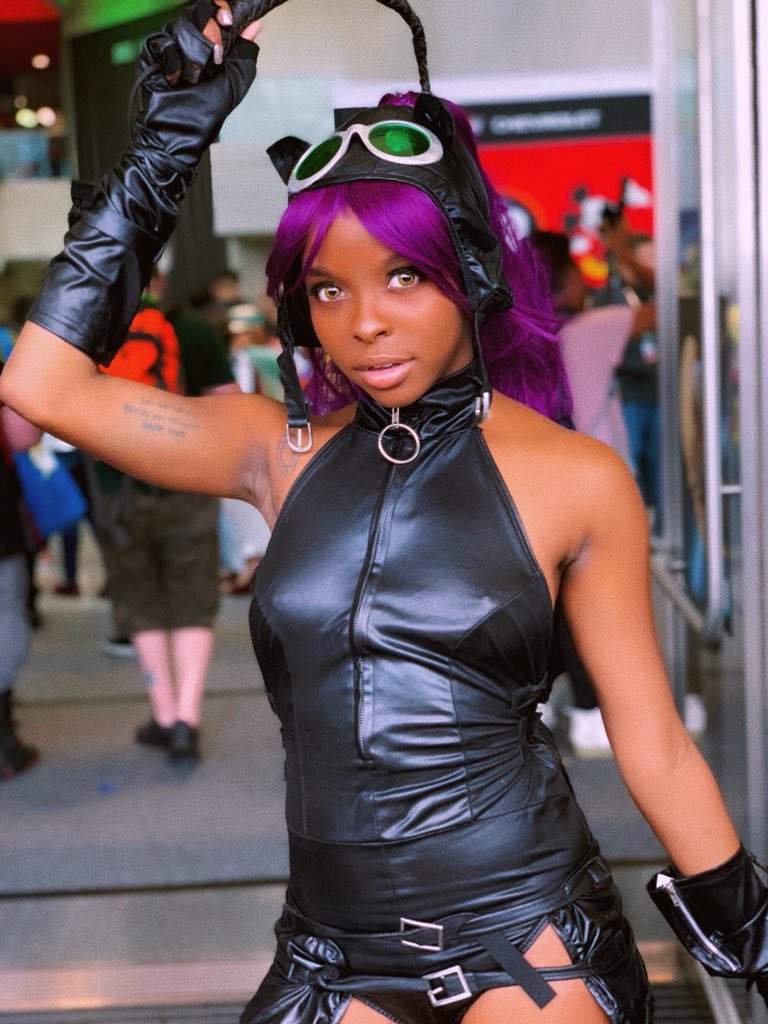 chibith0t's tweet photo. Yoruichi as catwoman, a concept 

my cosplay yesterday at #NYCC #NYCC18 https://t.co/v150XB3ehc