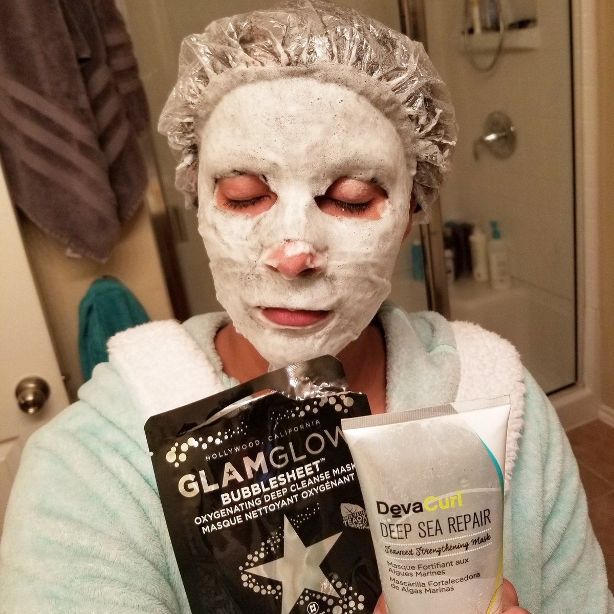 AneeMuja's tweet photo. Sunday night mask! #GlamGlow #BubblesMask #fabfitfunpartner #FABFITFUN #FFFGiveaway #SeasonalBox #Subscription #DevaCurl #HairMask #DeepSeaRepair #NaturalCurls #SundayNightVibes @FabFitFun @glamglow @DevaCurl https://t.co/KW6MtIFMBA