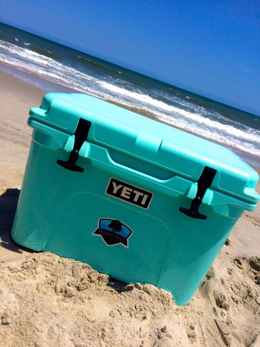 imjuggles's tweet image. Awesome gift! So excited to have one of these @YETICoolers !!  #tiffanyblue  awesome trip #CP, you #undoordinary!  ♥️♥️♥️