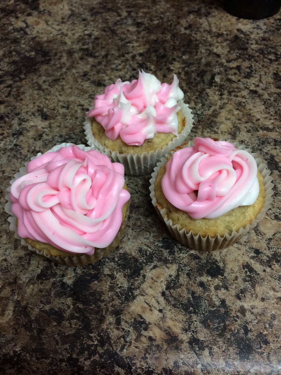 MeowMixItUp6's tweet photo. Hahaha once again I've made underbaked banana muffins, my fav, but this time I got a decorative bag trying to be creative with the buttercream icing... ya no #oops #lifefail #cupcakes #banana #buttercream #muffins #baking #delicious #underbaked #lightlykissed #pink! https://t.co/KaFfH8whKw