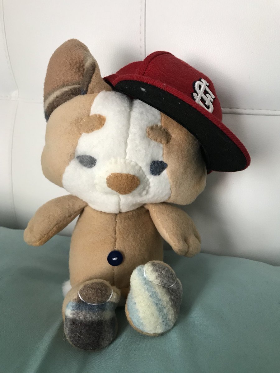 MADSHYARTS's tweet photo. Earlier today I finished  a corgi pibble #buttonpup fluff bum! He will be looking for a home at ASE.  He comes with his favorite slice of bread 🍞 plush . Teehee #madshyarts https://t.co/85C4WsYqvx