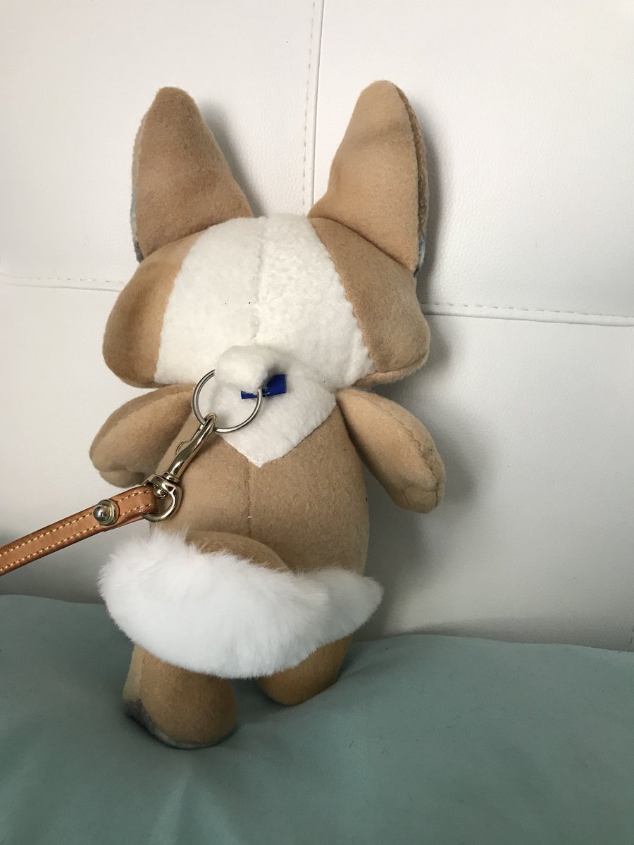 MADSHYARTS's tweet photo. Earlier today I finished  a corgi pibble #buttonpup fluff bum! He will be looking for a home at ASE.  He comes with his favorite slice of bread 🍞 plush . Teehee #madshyarts https://t.co/85C4WsYqvx