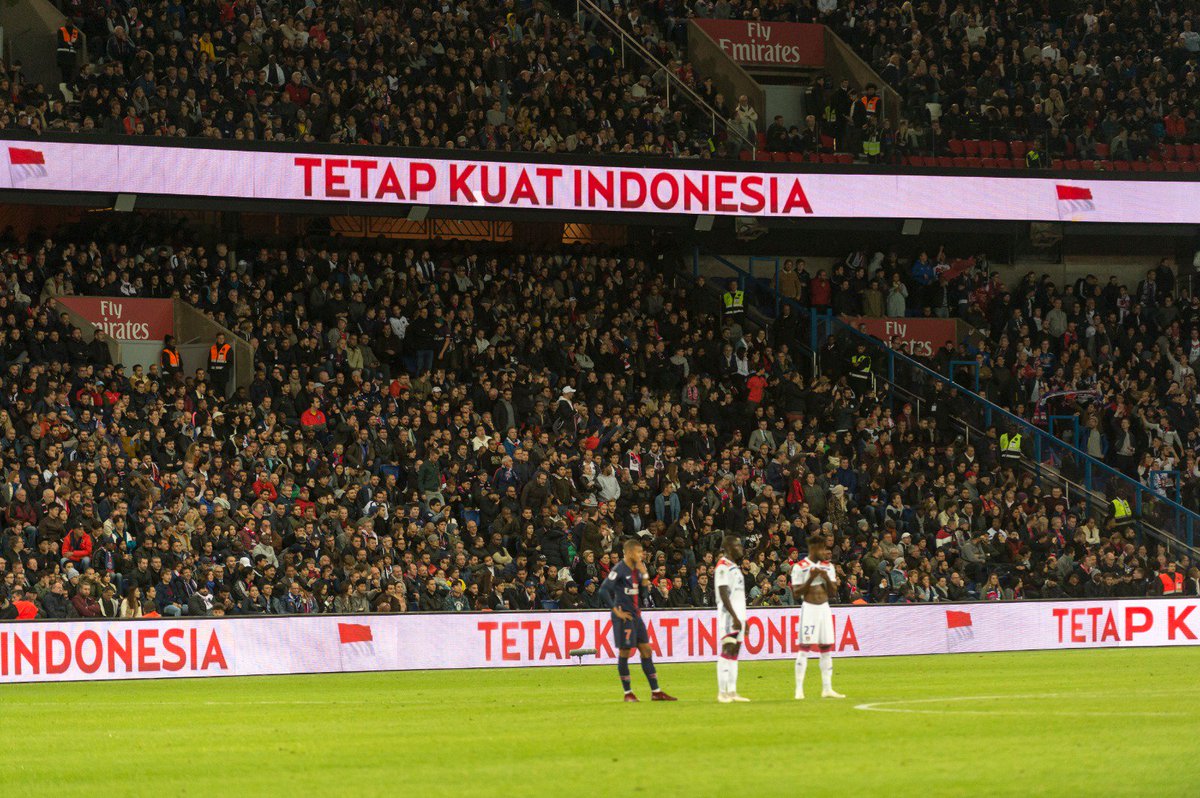 Bongtv_com's tweet photo. Dukungan dari P$G saat hadapi Lyon dinihari tadi terhadap Indonesia yang beberapa waktu lalu dilanda bencana gempa bumi dan tsunami di Sulawesi Tengah. Terima kasih @PSG_inside! https://t.co/w3NeUkPmz8