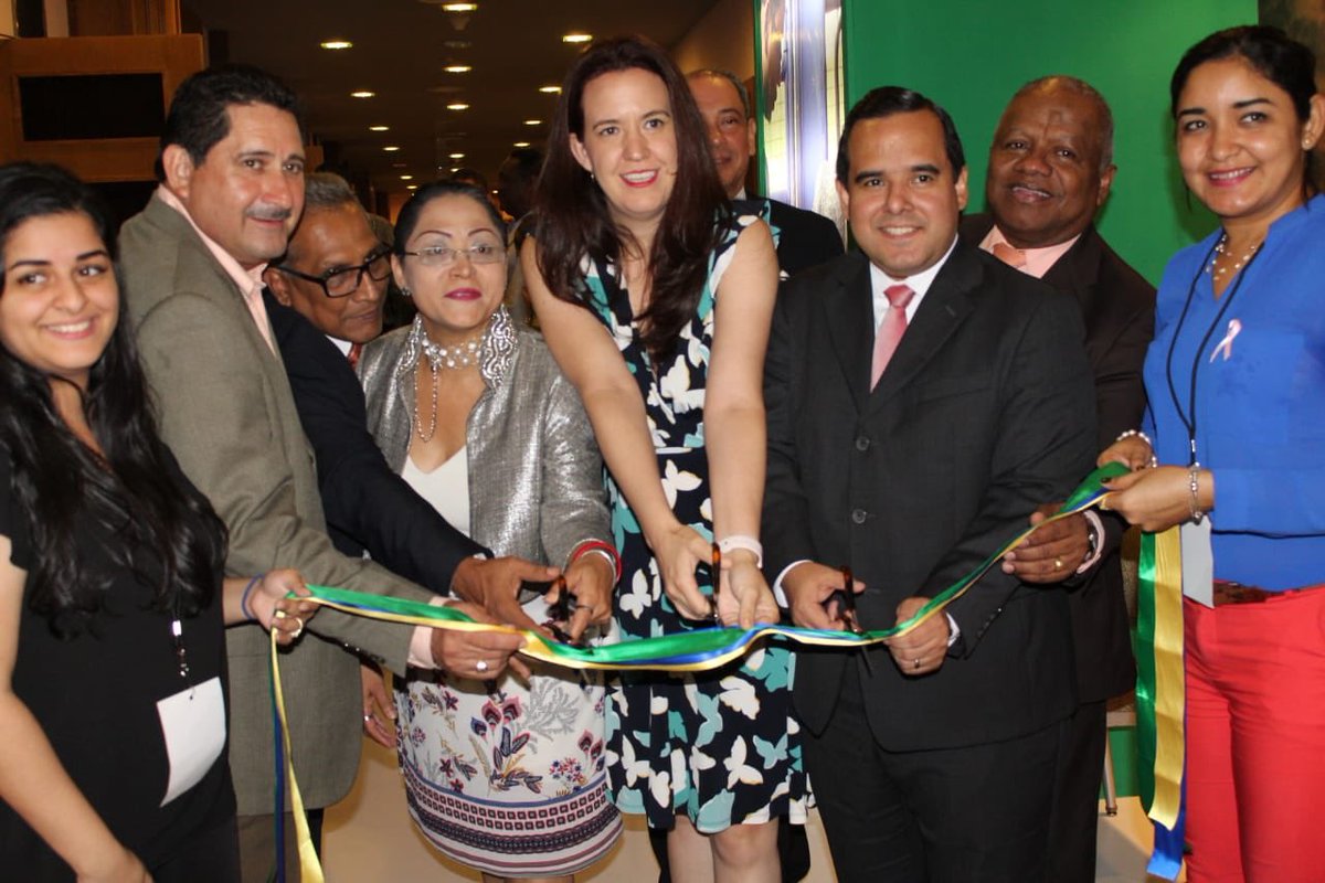 quiquecarles's tweet photo. Esta semana compartí con los médicos veterinarios en el Congreso de Medicina Veterinaria. También participé en la celebración del #DíaDelProductor en MIDA Veraguas y acompañé a nuestros amigos del @micipanama en #Conexport2018 #PanamáProduce https://t.co/hgFlltgD8r