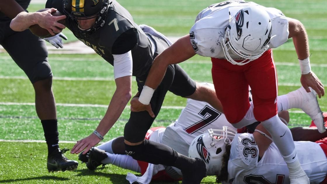406mtsports's tweet image. Photos: No. 2 Southern Oregon upset by No. 21 @Rocky_Football buff.ly/2RwUViQ #mtscores