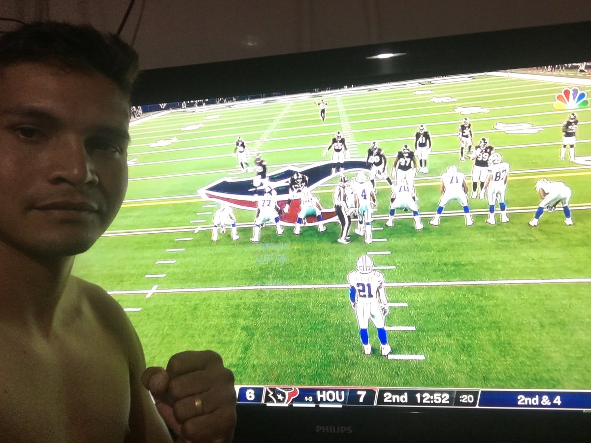 Patrick13287167's tweet photo. Nada melhor que passar o final de semana em casa, assistindo Dallas Cowboys #NFLnaESPN https://t.co/ygp1B6i2NP