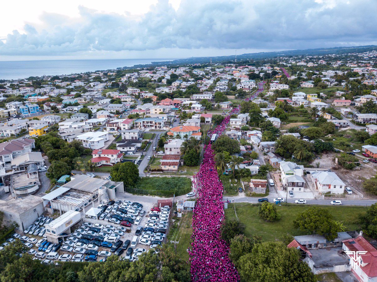 CropOverHUB's tweet photo. 🇧🇧 💗 It was a sea of pink earlier today as thousands of supporters hit the road for the annual Walk For The Cure event held by the Barbados Cancer Society Breast Screening Programme and First Caribbean International Bank.
#ThinkPink #FindTheCure #FightCancer https://t.co/kAVcm0ffYA