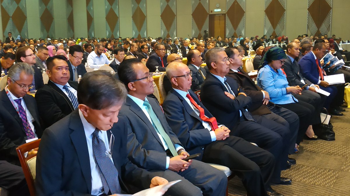 moworksmy's tweet photo. Ucapan aluan oleh DS @ZohariAkob KSU KKR selaku Pengerusi #NAFAM2018 https://t.co/ZZ3DIJ77dU
