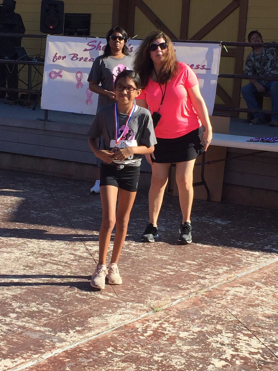 Coach_Rodriquez's tweet photo. My Ketelsen Cross Country team in action yesterday at Paces 4 Pink in Tomball! Very proud of you all for running strong! https://t.co/GepV8AaiTe