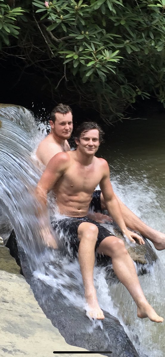 SammyGraves23's tweet photo. Happy birthday to not only my best friend but my guardian angel only lord know how much I love and miss you❤️❤️ https://t.co/D3j5EPeFdz