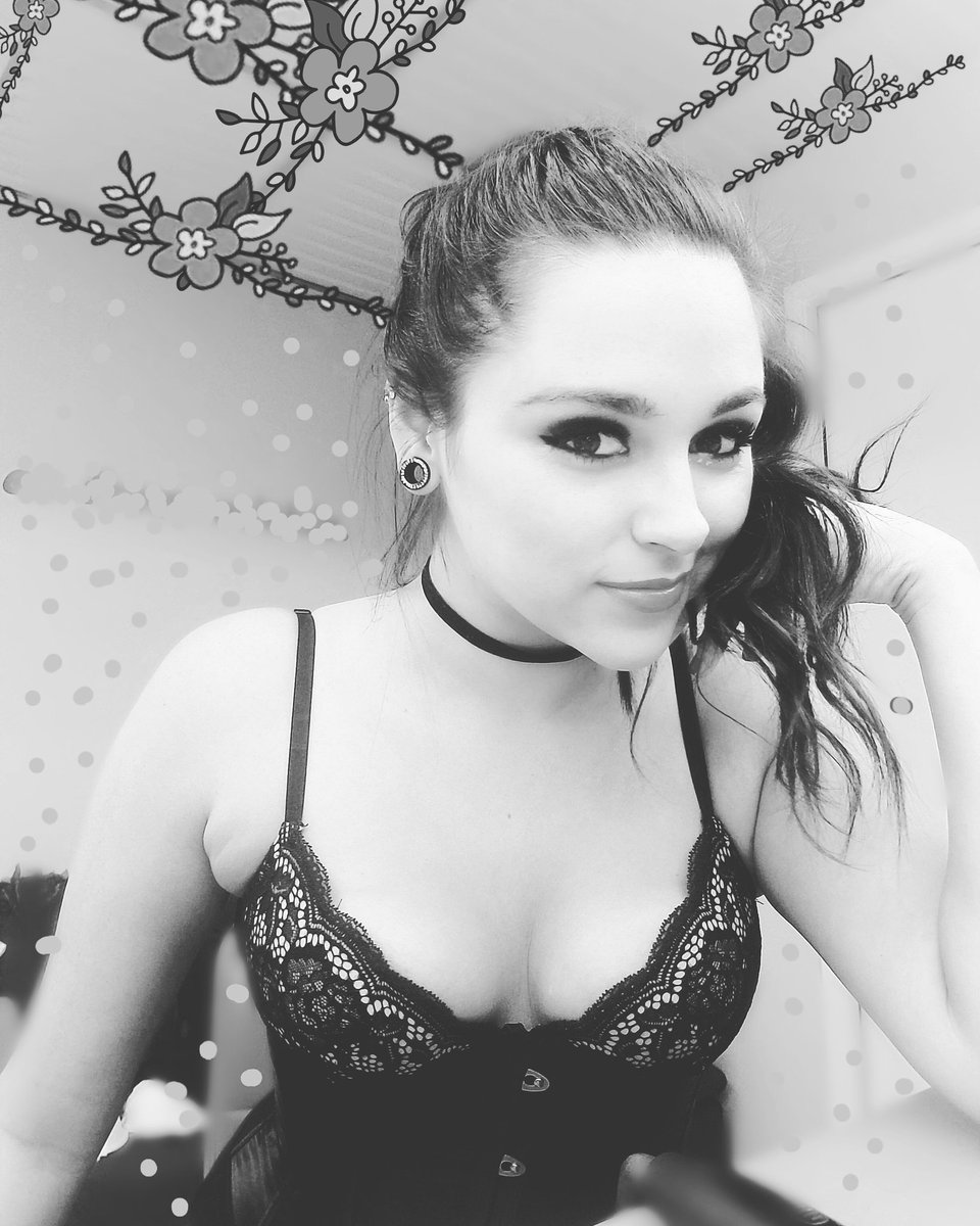 Zoeyfoxx's tweet photo. Give em one of these 🖕🏼 &Keep On Rockin', Baby.
☆
☆
#Zoeyfoxx #riseabove #Merfoxx #myglitterbringsalltheunicornstotheyard #money #slave #sugar #losangeles #Mermaidcake #walletrinse #glory #art #love #unicorns #forgiveness #blackandwhite #flowerpower #wildchild #sunshine https://t.co/qlhRXRdpU9