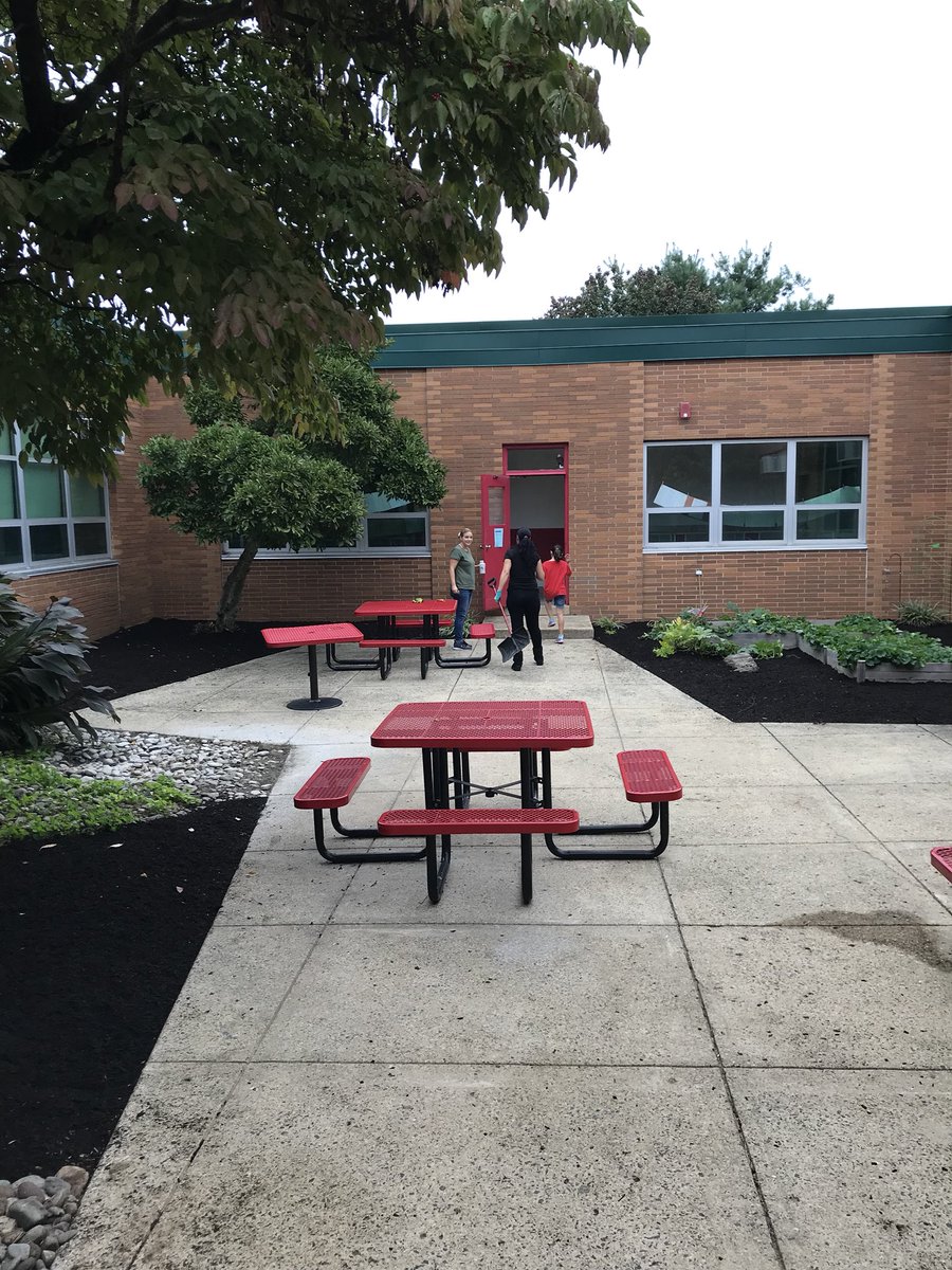 leslieulrich14's tweet photo. A great day cleaning up the courtyard at our amazing school with my husband, his crew and good friends. These 3 Barton girls worked hard to beautify their school. Thank you #secondnaturelandscaping, @megkaretny and @mom2myava. @ClaraBartonElem @MrSweeneyCBE #WeAreClaraBarton https://t.co/csCLEhWrMm