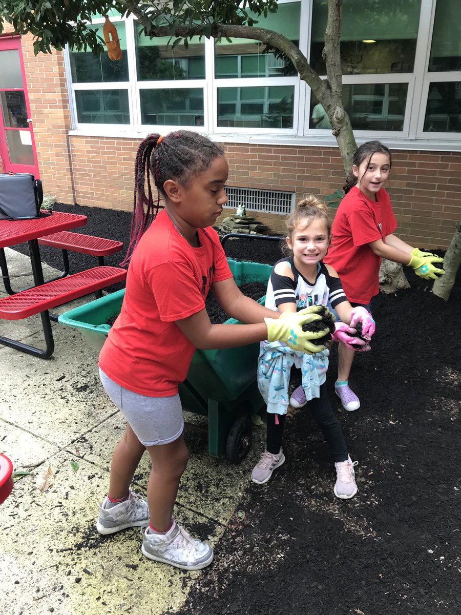 leslieulrich14's tweet photo. A great day cleaning up the courtyard at our amazing school with my husband, his crew and good friends. These 3 Barton girls worked hard to beautify their school. Thank you #secondnaturelandscaping, @megkaretny and @mom2myava. @ClaraBartonElem @MrSweeneyCBE #WeAreClaraBarton https://t.co/csCLEhWrMm