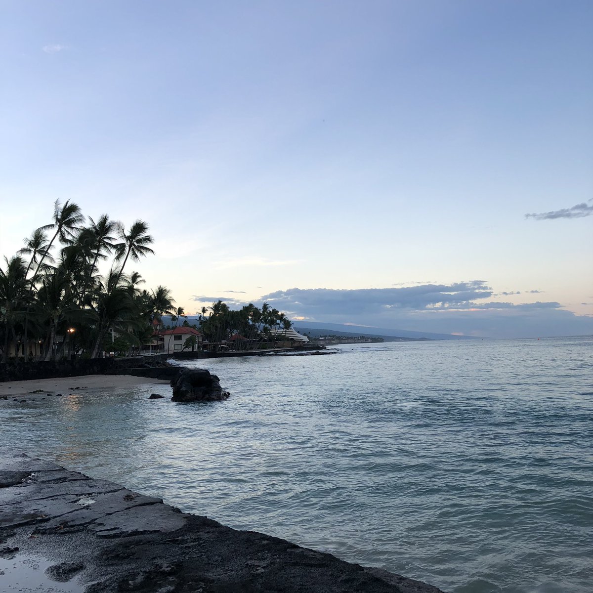 IMTrinews's tweet photo. SUNDAY MORNING! Nice and quiet at 6:00 AM 😌
.
📸 #ironmannews #Konapier #digbebeach #imwc #imwc40 #kona2018 #Tattoooftheday #aliidrive #triathlon⁠ ⁠⁠#LoveIT #photooftheday #hawaii #bigisland https://t.co/5xisKsPOdK