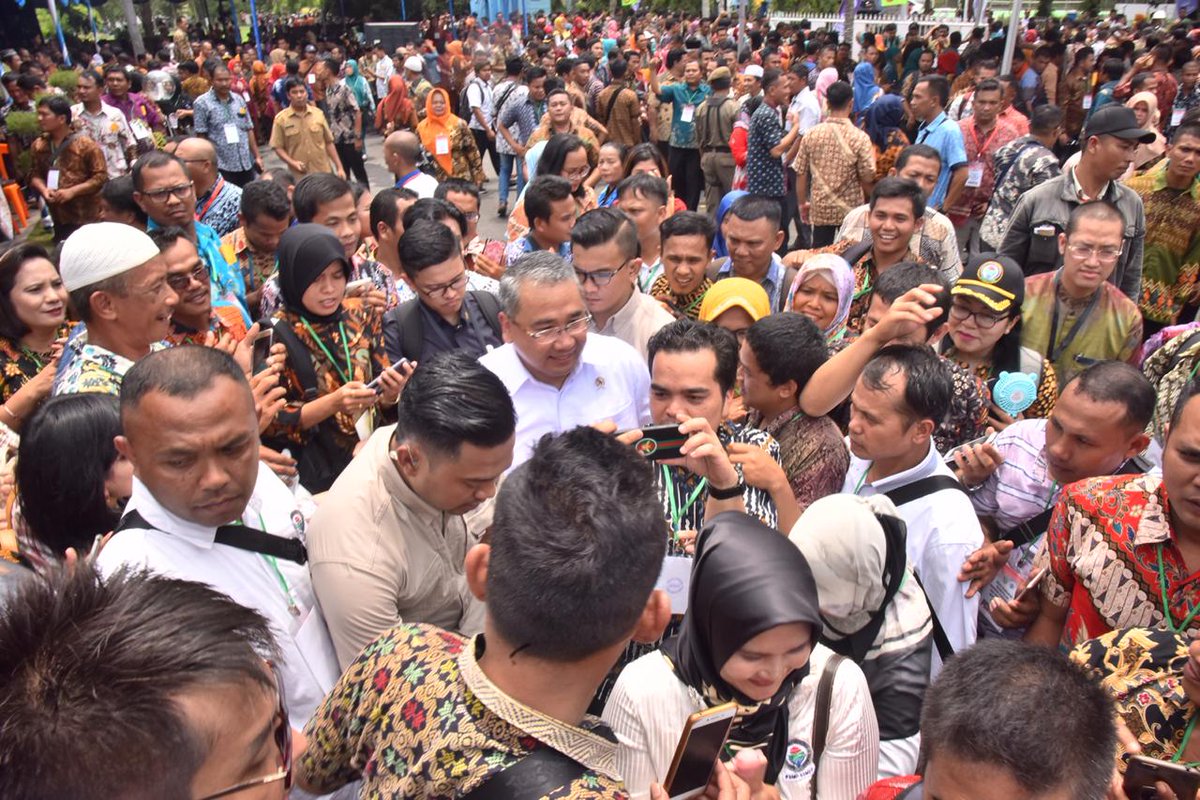 rosmadewi630's tweet photo. #PendampingDesaKuat
Selamat dan Sukses Rakornas Pengendalian P3MD-PID Kemendes PDTT
@Jokowi
@ekosandjojo
@taufikmadjid71
@fachrilabalado
@pendampingdesa_
@kemendesa
@brewokewako
#TPPISultra
#TPPIButon https://t.co/OmYU49R0I2