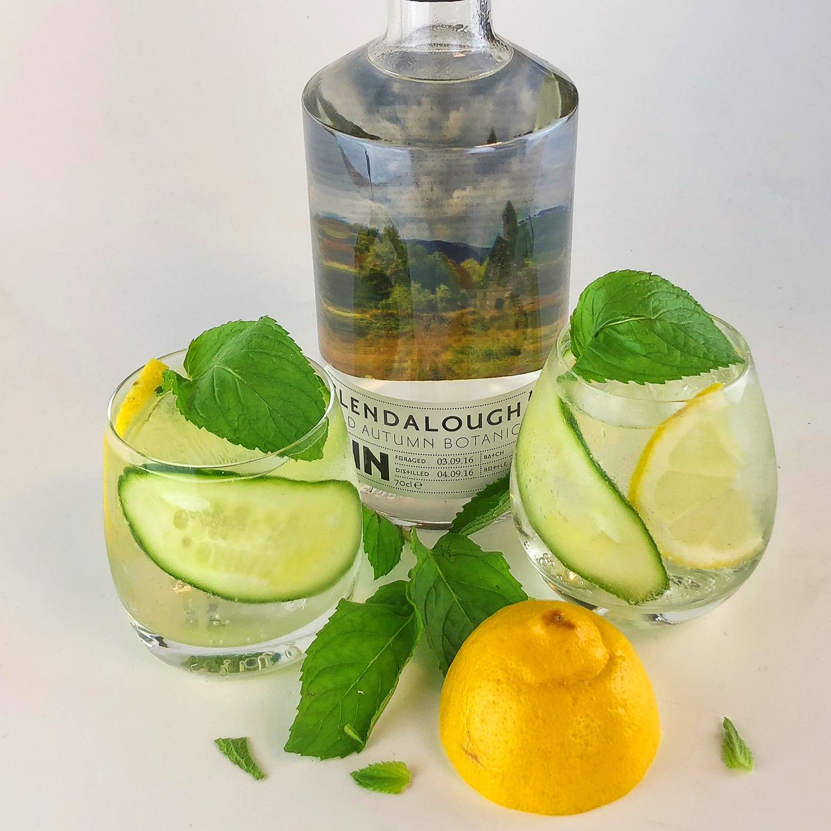 Gin Tonic 
Zutaten:
- 40 ml Glendalough  Gin
- Tonicwater
Cheers! 

conalco.de/glendalough-wi…