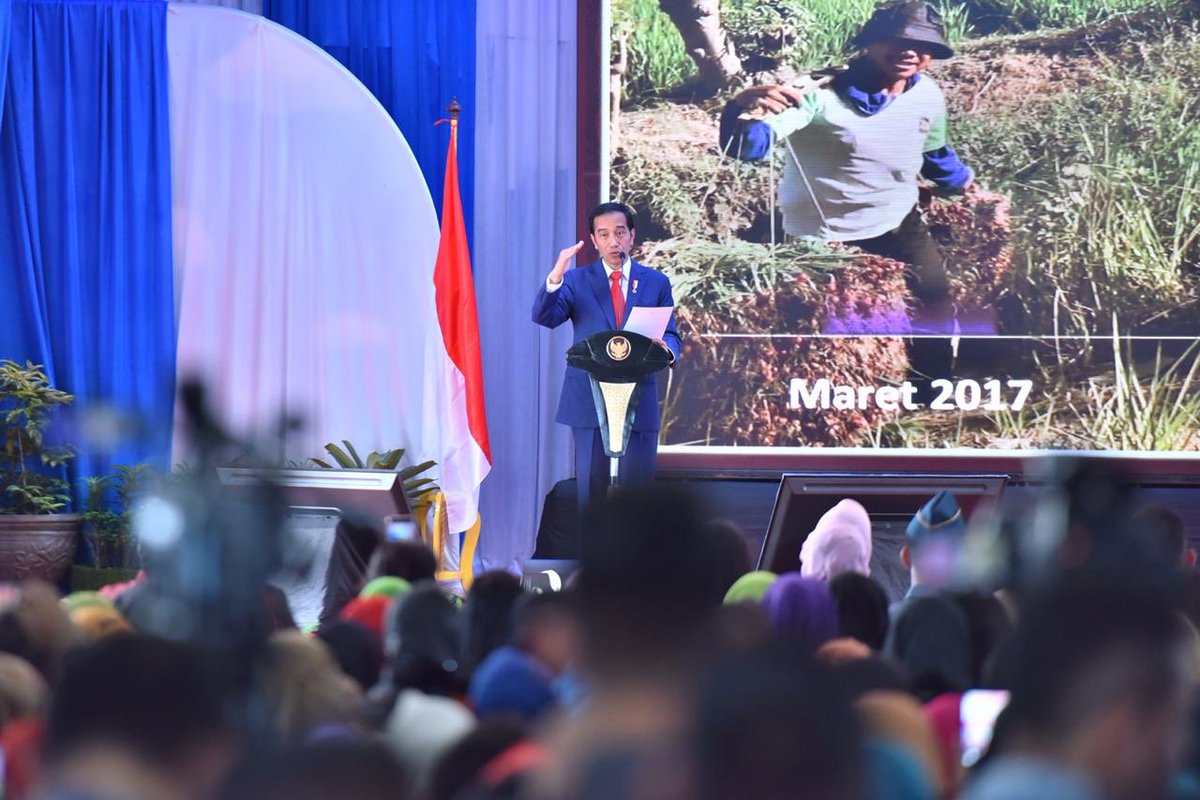 EkoSandjojo's tweet photo. Pertemuan #PendampinDesa se Sumatera Utara dengan Presiden Joko Widodo. Peran pendamping samngat penting dalam memfasilitasi penggunaan #DanaDesa. #PendampingDesaKuat https://t.co/muRejE4aHP