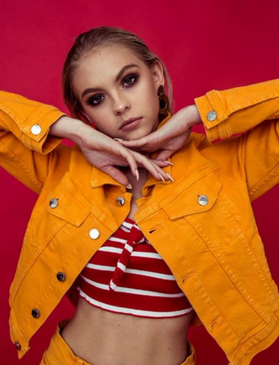 peachykumihoe's tweet photo. Jordyn Jones in red and blue for Luca Magazine @lucaissues Makeup: Erin B. Guth. Hair: Tonya Le. Styling: Erin MacDonald 📸: https://t.co/rkftdCzJvu https://t.co/rPezSDs9AU