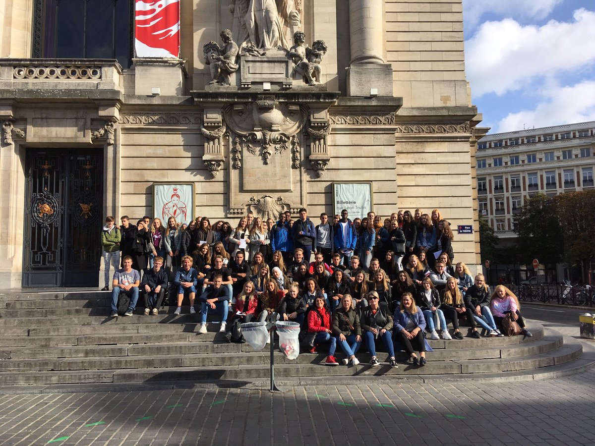 Alle leerlingen uit havo-4 en vwo-4 met Frans en maatschappijwetenschappen zijn op excursie geweest naar Lille, voor velen de mooiste stad van Noord-Frankrijk. Lees meer: ow.ly/6rNl30m5Sh5