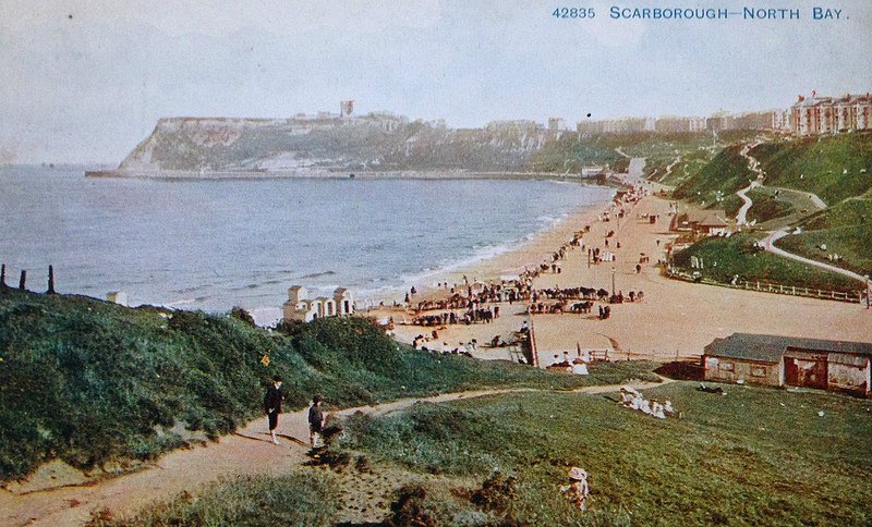 GenealogyBeech's tweet image. This time a #vintage view of the North Bay at #Scarborough  looking southwards. The paths winding down the cliffs look virtually unchanged. #Seaside #Yorkshire