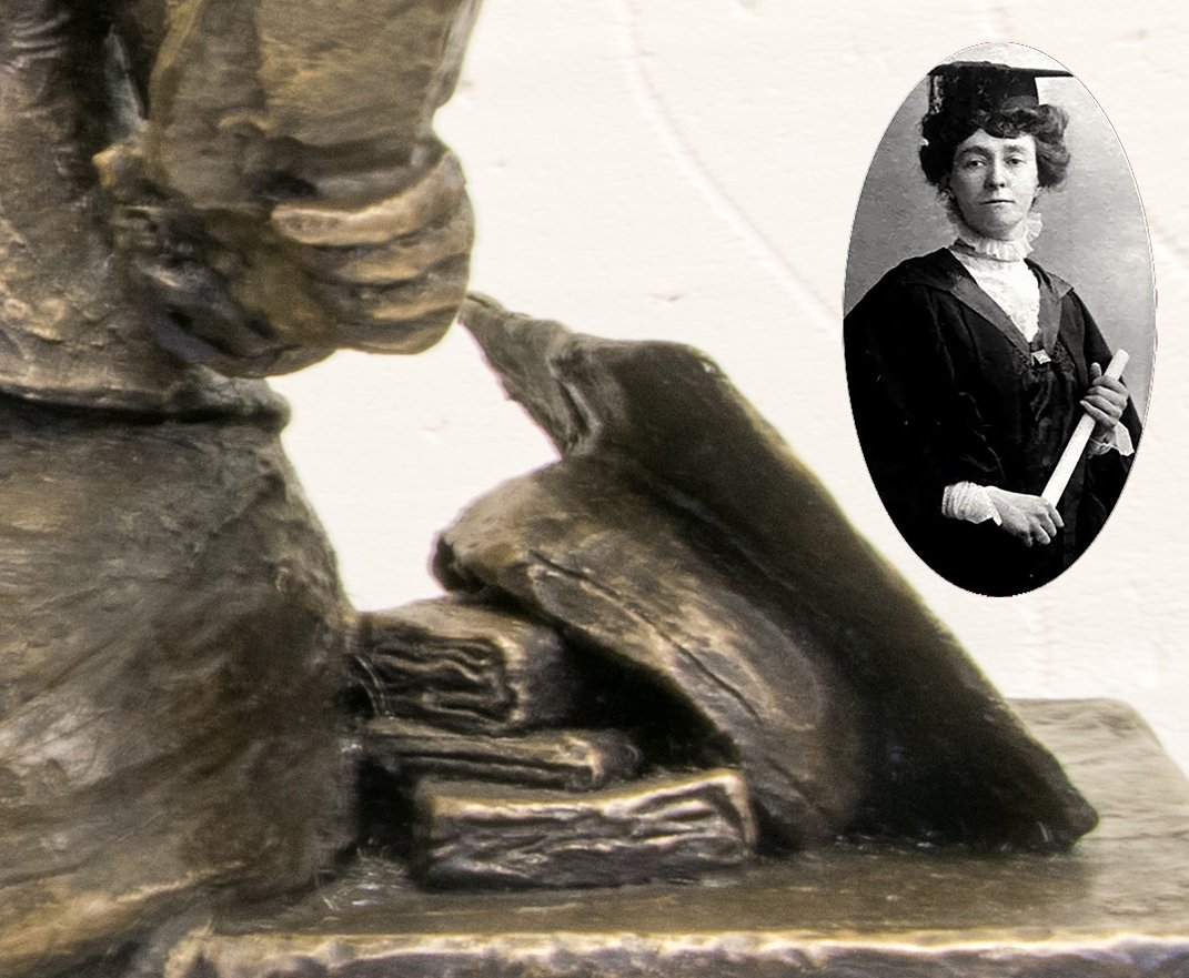 Artist Christine Charlesworth has put beside Emily books to represent her employment time as a teacher. Also beside her is her mortar board. Emily achieved first-class honours pass in English, but could not graduate because she was a woman. #rememberemily #morethanjustastatue