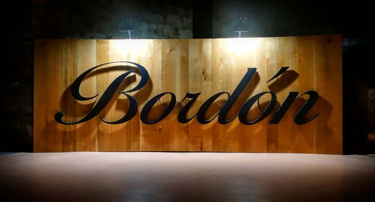 Martins_Wine's tweet photo. Sorry, what was the question?.
I just focused on the answer!!
#GoBordon #HaveANiceWeek #Bordonising #RiojaWine @RiojaBordon https://t.co/dMPVZysTCS