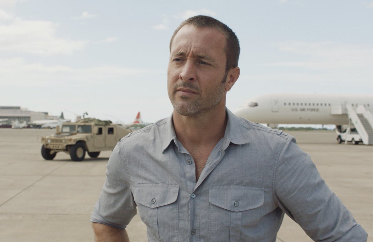 H50FanGirl6's tweet photo. I love my commander. I mean who doesn’t love someone this adorable? #H50 #McGarrett #Commander #McYummy #McSteamy https://t.co/U4wrCIA692