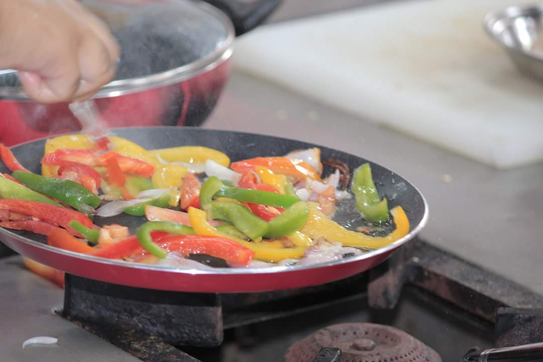 iamihmghy's tweet photo. This is not cooking!
It's crafting!!!
#AssamFutureChef 2018 #Season5
#IAMGuwahati https://t.co/DYNElFFNDg