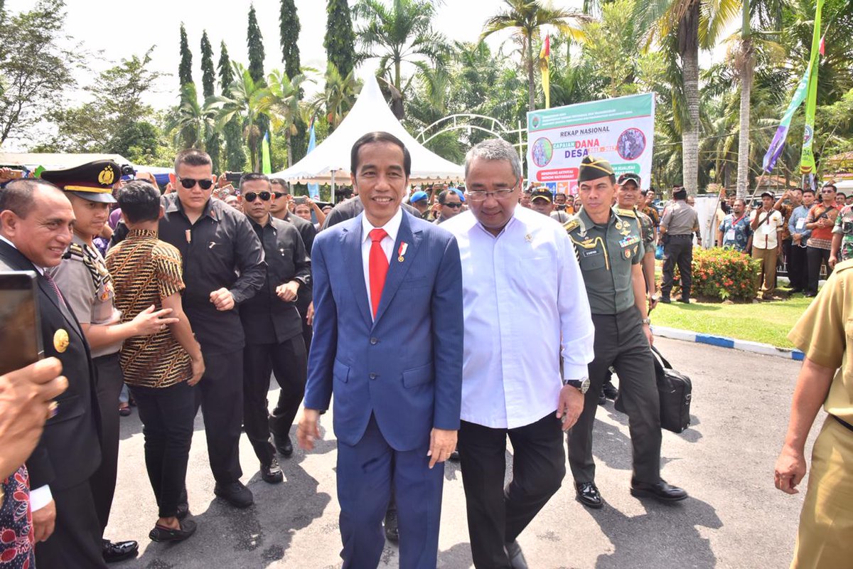 Rizal46292833's tweet photo. #PendampingDesaKuat 
Rakornas pengendalian Program Pembangunan &amp; Pemberdayaan Masyarakat Desa,
Di hadiri oleh President RI Bapak JOKOWI
@jokowi @EkoSandjojo 
@taufikmadjid71 @fachrilabalado 
@tppindonesia @Itjen_Kemendes https://t.co/mTw4t9h2Ux