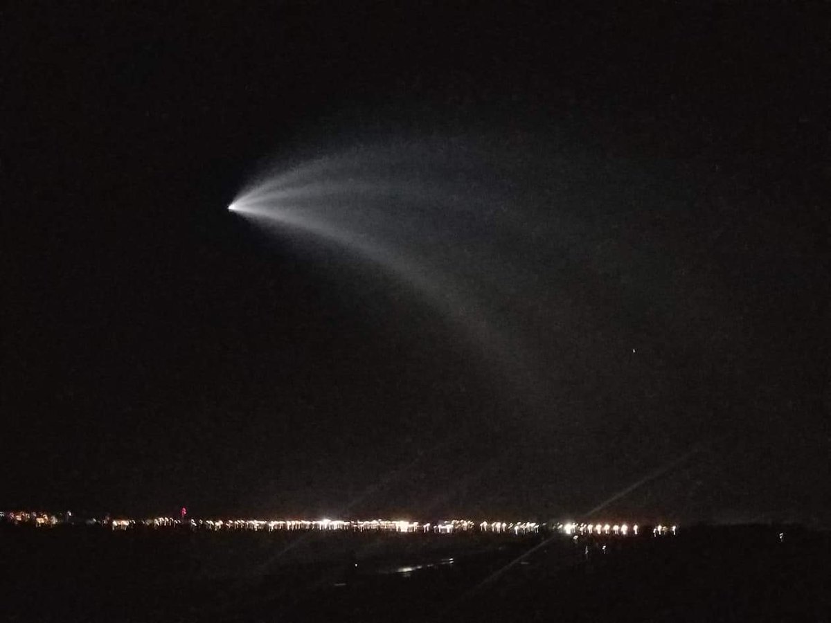 MexicanaNews's tweet photo. #AlMomento Reportan avistamiento de luz en el cielo en Hermosillo, Ciudad Obregón, Empalme y otras comunidades ☄️ #Larsa https://t.co/QDHO3BNQqO