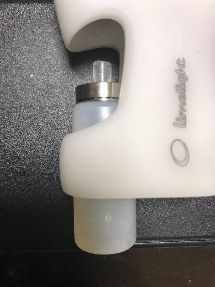 schwanz0311's tweet image. マニア情報
#limelightmachanics
#freehand 互換ボトル情報
#fasttech で買った8mlシリコンボトル
17mm*450mmがぴったり入りました
#pulse80w のボトルも金具が見えますが問題無く使えました
実施の場合当方一切責任を取りません
あくまで自己責任でお願いします
#vape好きな人と繋がりたい