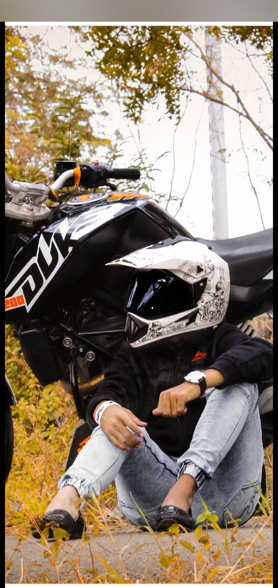 Perfect pic.. Use Helmet for safe drive