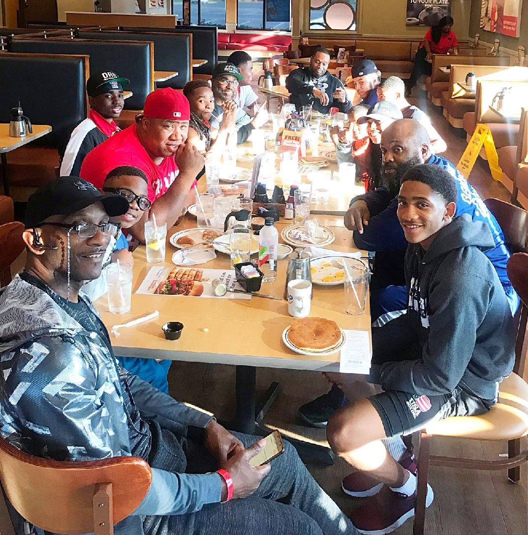 uptonboxing's tweet photo. We arrived safely in Tennessee. Amateur competition will start here soon! #UptonBoxing #USABEQ18 @usaboxing https://t.co/yRXn6x1zPy
